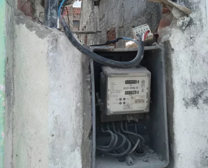 Dono de peixaria em Manaus tenta fugir da prisão após furto de energia