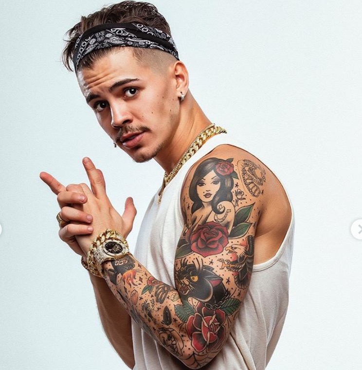 Confinado em A Fazenda, Biel é acusado de dar calote em prostitutas