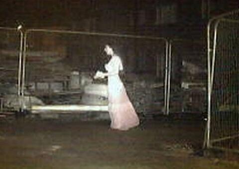 Mulher desvenda mistério de noiva cadáver que apareceu em canteiro de obras