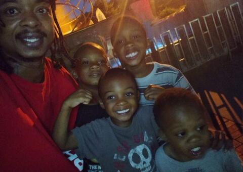 Negro baleado por policial nos EUA está paralisado da cintura para baixo