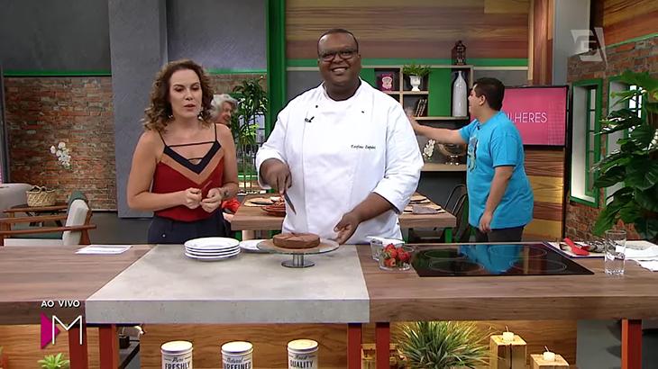 Regina Volpato comete gafe ao reclamar de patrocinador ao vivo 