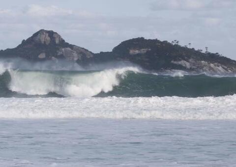 Ciclone extratropical se aproxima do litoral brasileiro, alerta a Marinha