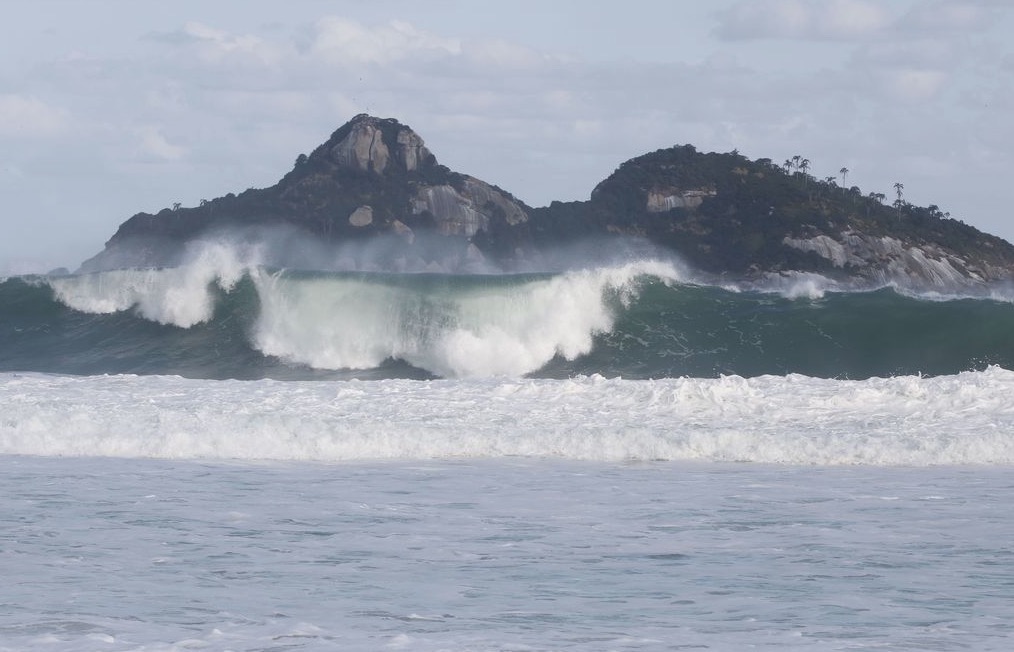 Ciclone extratropical se aproxima do litoral brasileiro, alerta a Marinha
