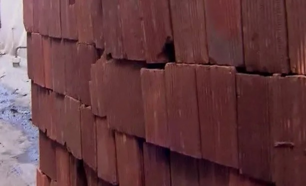 Sobrinho tentar matar tio com tijolada em briga por terreno