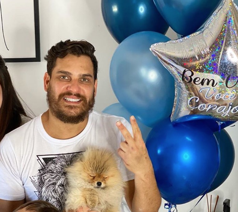 Cantor Cauan recebe alta de hospital após 14 dias internado com Covid-19