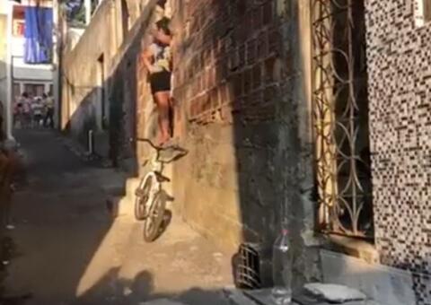 AO VIVO: Homem com tornozeleira eletrônica é executado na Compensa