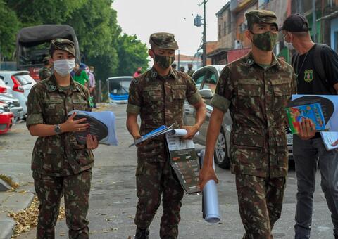 Exército e prefeitura conscientizam população contra queimadas em Manaus