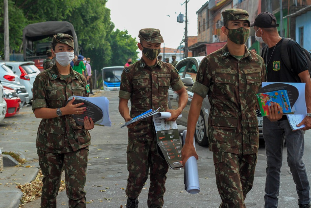 Exército e prefeitura conscientizam população contra queimadas em Manaus