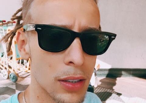 Rapper Pedro Qualy sofre convulsão e desmaia durante live