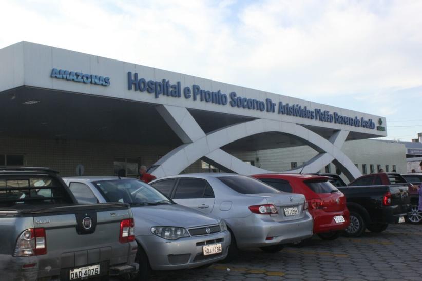 Criança fica em estado grave ao ter mãos queimadas pela tia em Manaus