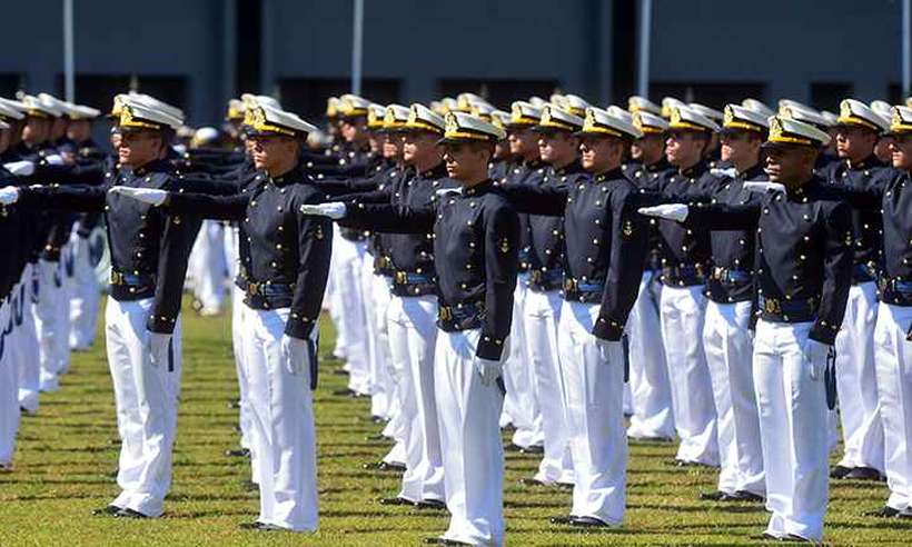 Marinha abre inscrições para concurso público com salários de R$ 5 mil