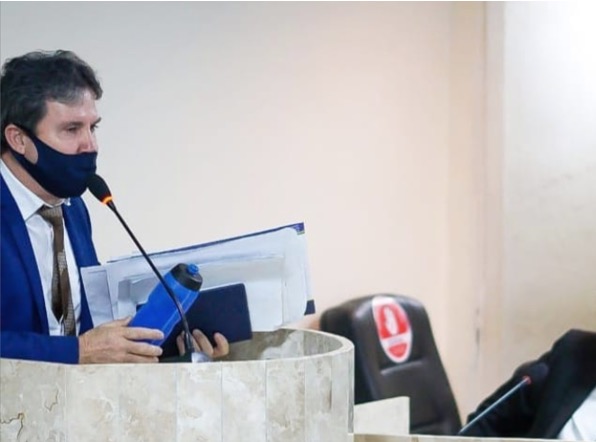 Vereador acusa parlamentar de ter furtado celular e ter pacto com o demônio