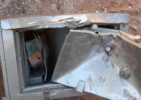 Catadores encontram R$ 35 mil em cofre descartado pela polícia
