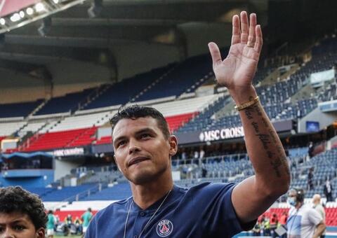 Thiago Silva se despede do PSG após oito anos defendendo o clube