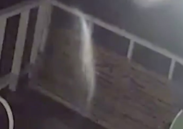 Filha mostra vídeo de fantasma de pai visitando esposa morrendo com câncer