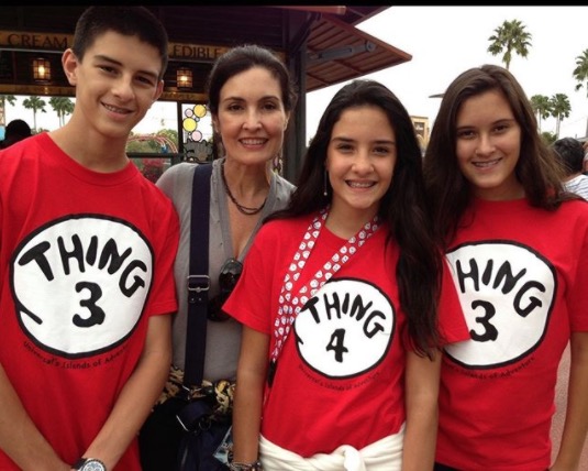 Fátima Bernardes posta foto com os trigêmeos e desabafa sobre saudade