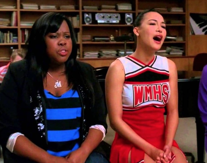 Amber Riley, de Glee, faz tributo emocionante a Naya Rivera