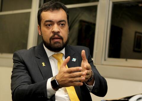 Quem é Cláudio Castro, novo governador do Rio de Janeiro