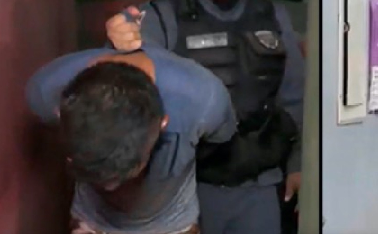 Jovem tenta assaltar ônibus com arma falsa e passageiros reagem em Manaus 