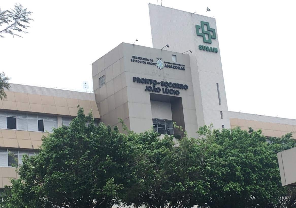 Com fratura, idoso cai de maca e sem exame morre em hospital de Manaus