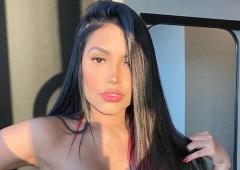 Ex-bbb Flay surge com bumbum gigante após lipo lad e impressiona 