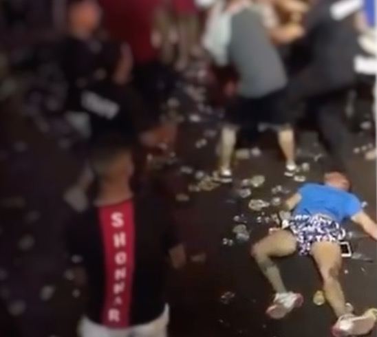 Juiz libera três dos suspeitos de espancar jovem em carnaval de Manaus 