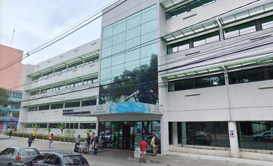 Servidores protestam contra fechamento da Policlínica Gilberto Mestrinho