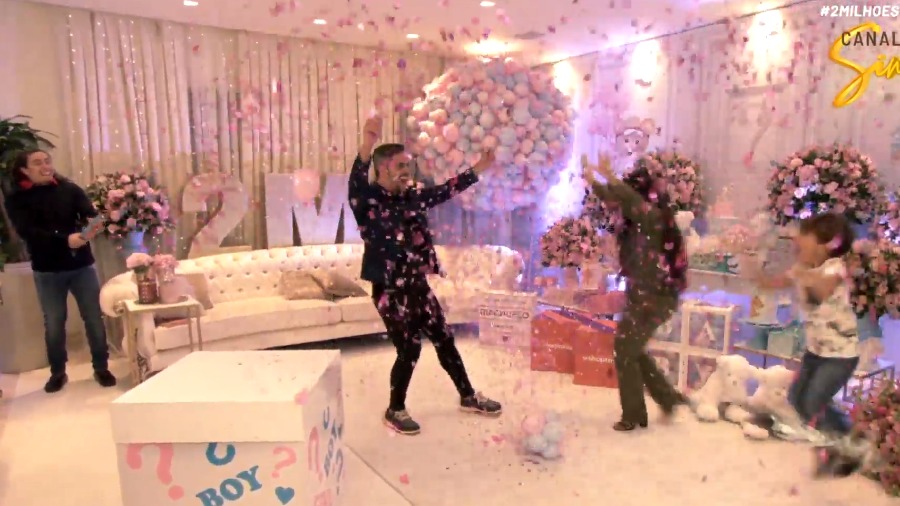 Simone revela sexo do bebê em live; Veja reação