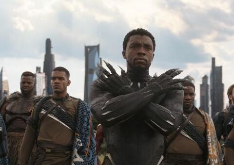 Artistas e elenco de 'Vingadores' lamentam morte de Chadwick Boseman