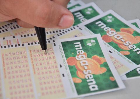 Mega-Sena acumula e prêmio sobe para R$ 52 milhões 