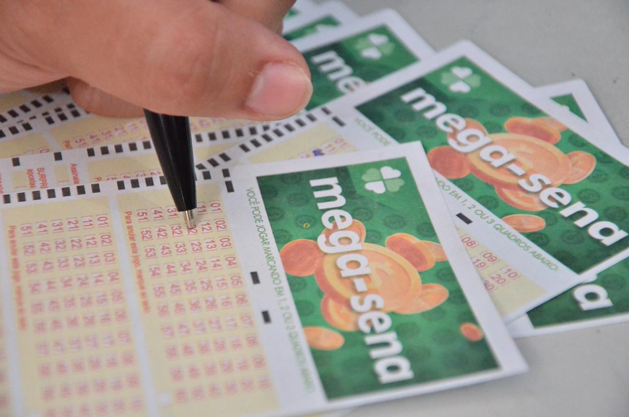 Mega-Sena acumula e prêmio sobe para R$ 52 milhões 