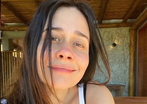 Alessandra Negrini completa 50 anos e comemora: ‘A vida é uma aventura’