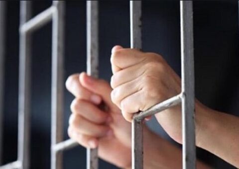 Homem há 4 anos em prisão preventiva é solto; Justiça alega constrangimento