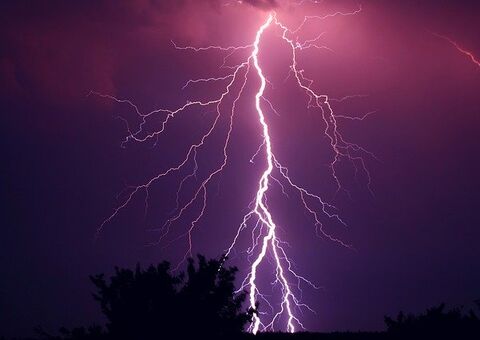 Moradores reclamam com a falta de energia após forte temporal em Manaus