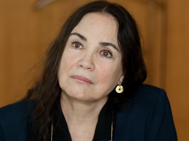 Regina Duarte quebra dentes durante acidente