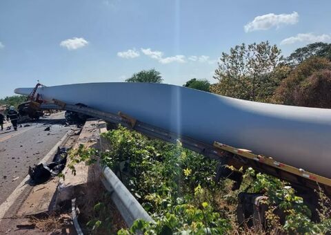 Hélice eólica esmaga duas pessoas durante grave acidente