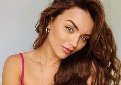 Rafa Kalimann é flagrada de mãos dadas com Daniel Caon em shopping 