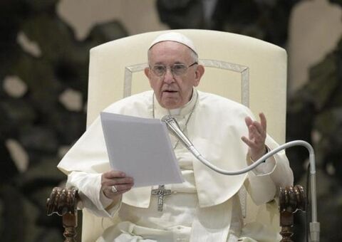 Papa Francisco doa equipamentos para tratamento da covid-19