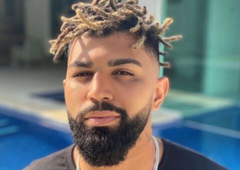 Gabigol completa 24 anos e ganha homenagem da família 