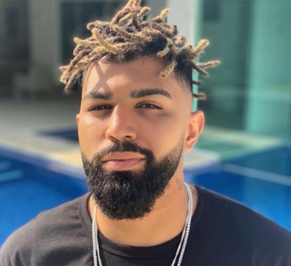 Gabigol completa 24 anos e ganha homenagem da família 