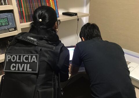 Professor é preso por compartilhar conteúdo de pornografia infantil na web