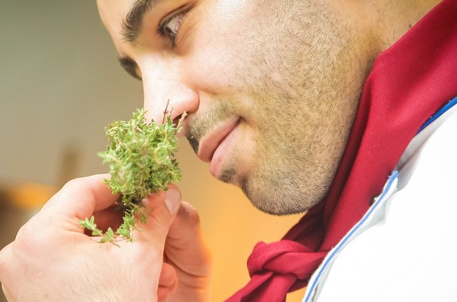 Entenda porque recuperados da Covid podem sentir cheiros distorcidos