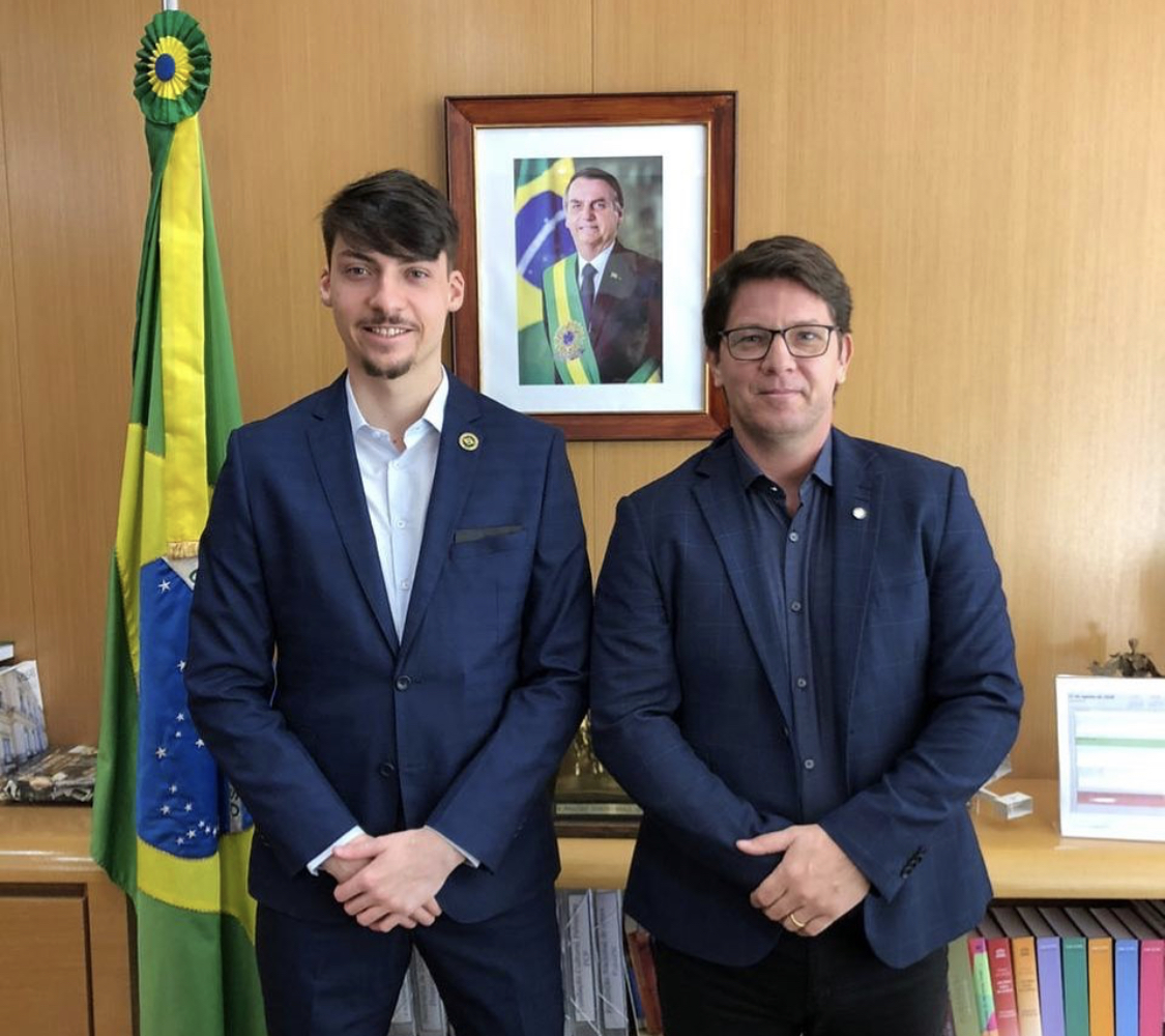 Renan Bolsonaro se reúne com Mario Frias para discutir sobre 'e-games'