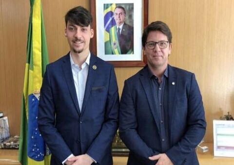 Renan Bolsonaro se reúne com Mario Frias para discutir sobre 'e-games'