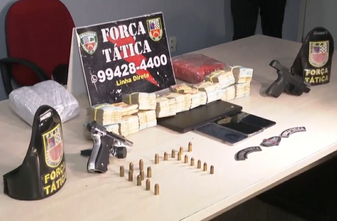 Homem é preso com mais de R$ 100 mil escondidos dentro de casa em Manaus