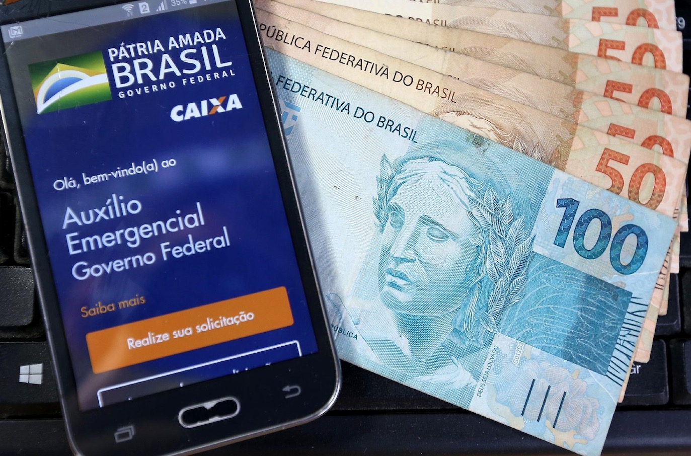 Bolsonaro prorroga auxílio emergencial por mais 4 meses, saiba quanto