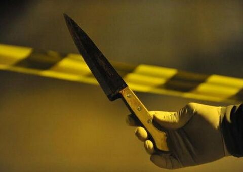 Filho encontra pai com faca cravada no peito dentro de casa em Manaus