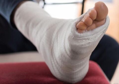 Ex-presidiário leva tiros nos pés em plena luz do dia em Manaus 