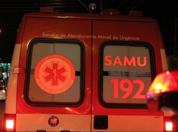 Jovem é atacado e esfaqueado no meio da rua em Manaus