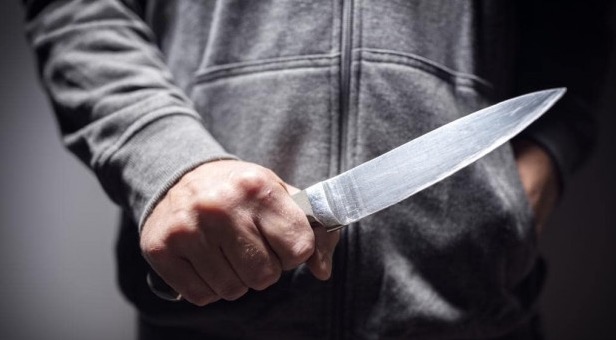 Adolescente mata pai a facada após ele pedir para o jovem estudar 